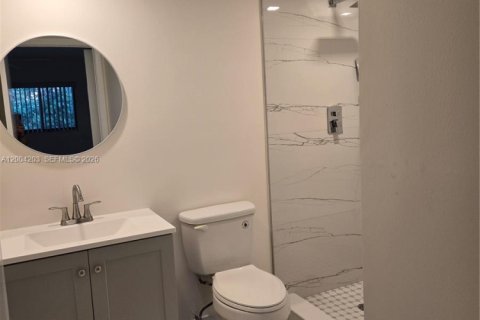 Condo in Tamarac, Florida, 2 bedrooms  № 2068433 - photo 10