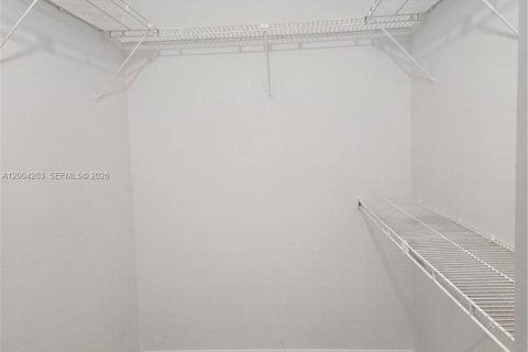 Condo in Tamarac, Florida, 2 bedrooms  № 2068433 - photo 12