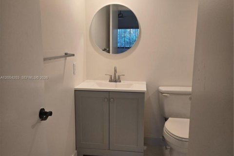 Condo in Tamarac, Florida, 2 bedrooms  № 2068433 - photo 20