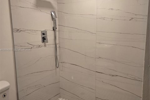 Condo in Tamarac, Florida, 2 bedrooms  № 2068433 - photo 9