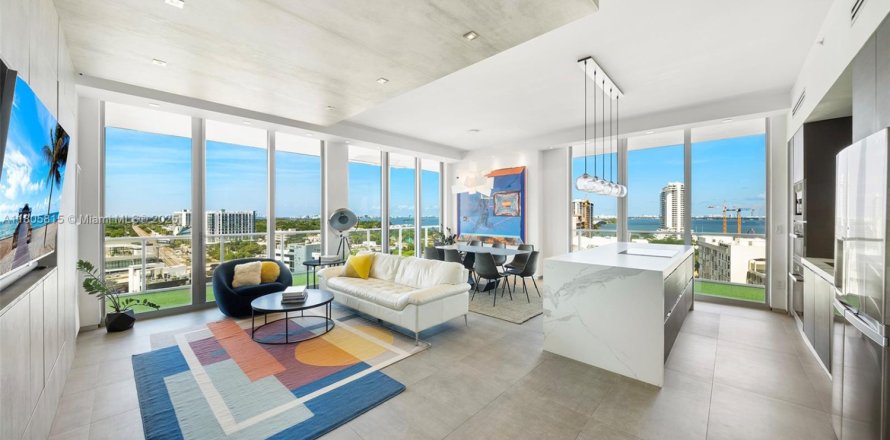 Кондоминиум с 3 спальнями в Майами, Флорида № 1959545