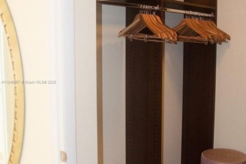 Condo in Sunny Isles Beach, Florida, 3 bedrooms  № 1842608 - photo 23