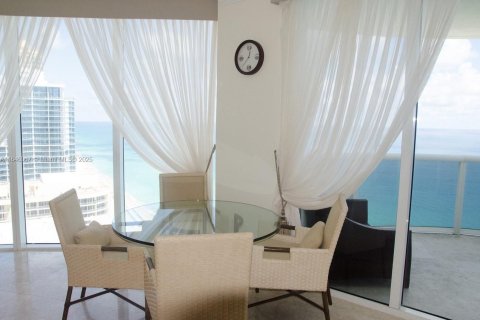 Condo in Sunny Isles Beach, Florida, 3 bedrooms  № 1842608 - photo 15