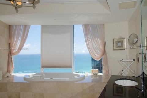 Condo in Sunny Isles Beach, Florida, 3 bedrooms  № 1842608 - photo 27