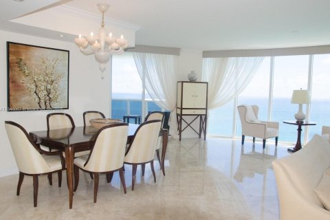 Condo in Sunny Isles Beach, Florida, 3 bedrooms  № 1842608 - photo 1