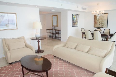 Condo in Sunny Isles Beach, Florida, 3 bedrooms  № 1842608 - photo 9