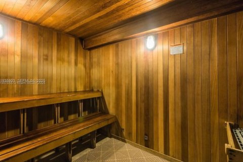 Condo in Miami, Florida, 1 bedroom № 1993975 - photo 12