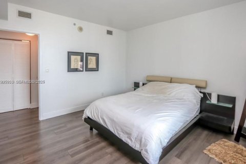 Condo in Miami, Florida, 1 bedroom № 1993975 - photo 9