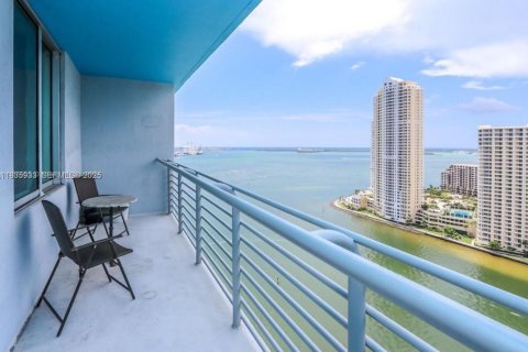Condo in Miami, Florida, 1 bedroom № 1993975 - photo 1