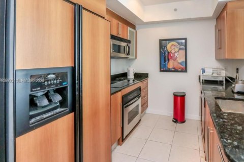 Condo in Miami, Florida, 1 bedroom № 1993975 - photo 7