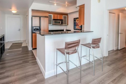 Condo in Miami, Florida, 1 bedroom № 1993975 - photo 6