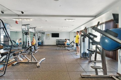 Condo in Miami, Florida, 1 bedroom № 1993975 - photo 11