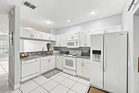 Touwnhouse à vendre à Wesley Chapel, Floride: 2 chambres, 110 m2 № 2225428 - photo 3