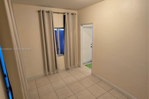Immobilier commercial à louer à Miami, Floride: 2 chambres, 252.23 m2 № 1996574 - photo 11