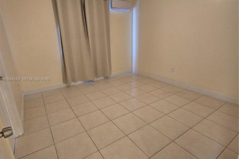Immobilier commercial à louer à Miami, Floride: 2 chambres, 252.23 m2 № 1996574 - photo 13