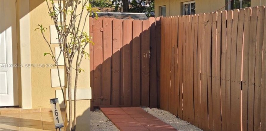 Immobilier commercial à Miami, Floride 2 chambres, 252.23 m2 № 1996574