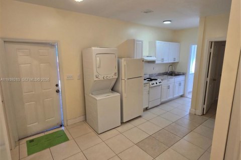 Immobilier commercial à louer à Miami, Floride: 2 chambres, 252.23 m2 № 1996574 - photo 8