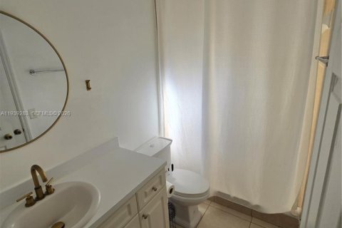 Immobilier commercial à louer à Miami, Floride: 2 chambres, 252.23 m2 № 1996574 - photo 14