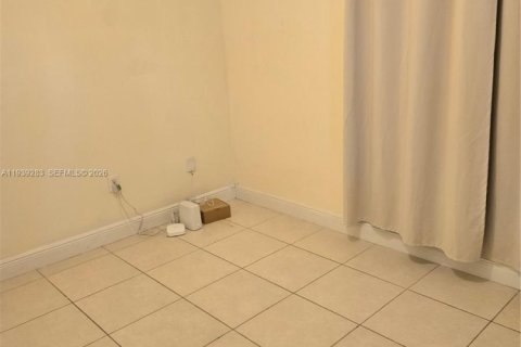 Immobilier commercial à louer à Miami, Floride: 2 chambres, 252.23 m2 № 1996574 - photo 12