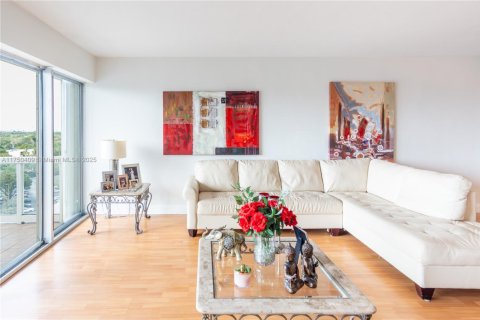 Condo in Miami, Florida, 2 bedrooms  № 1868420 - photo 11