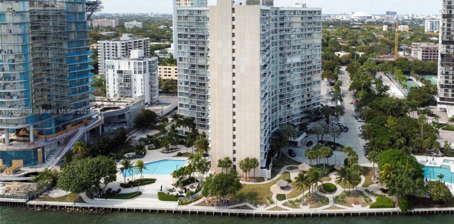 Condo in Miami, Florida, 2 bedrooms  № 1868420