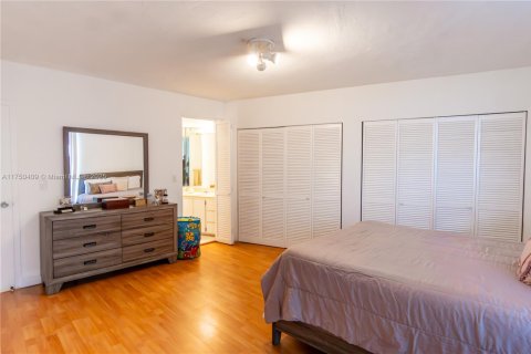Condo in Miami, Florida, 2 bedrooms  № 1868420 - photo 25