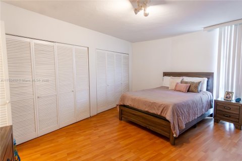 Condo in Miami, Florida, 2 bedrooms  № 1868420 - photo 24