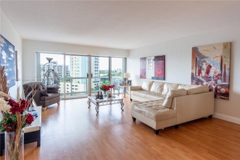 Condo in Miami, Florida, 2 bedrooms  № 1868420 - photo 8