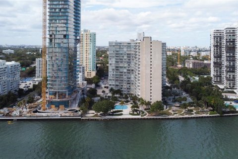 Condo in Miami, Florida, 2 bedrooms  № 1868420 - photo 2