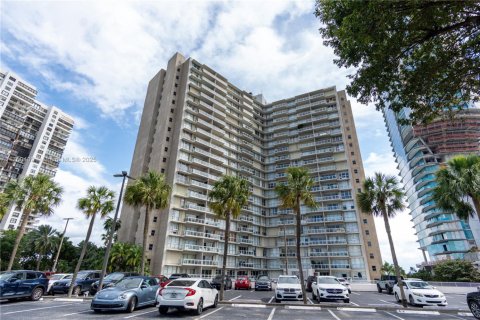 Condo in Miami, Florida, 2 bedrooms  № 1868420 - photo 3