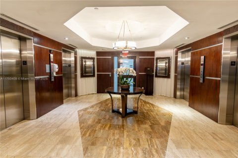 Condo in Miami, Florida, 2 bedrooms  № 1868420 - photo 5