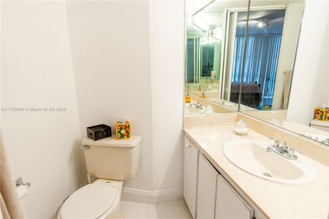 Condo in Miami, Florida, 2 bedrooms  № 1868420 - photo 26