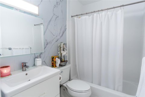 Condo in Miami, Florida, 2 bedrooms  № 1868420 - photo 29