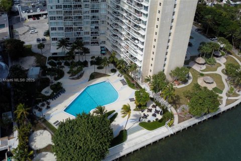 Condo in Miami, Florida, 2 bedrooms  № 1868420 - photo 30
