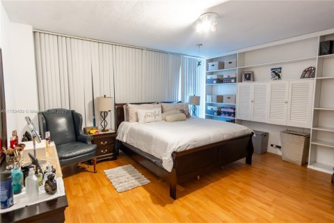 Condo in Miami, Florida, 2 bedrooms  № 1868420 - photo 27