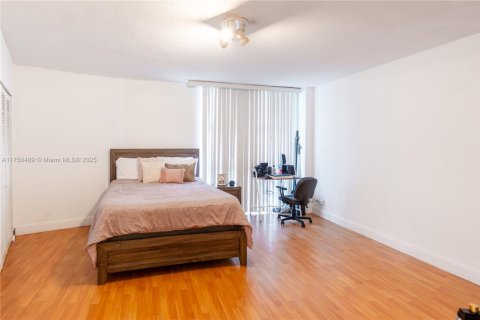 Condo in Miami, Florida, 2 bedrooms  № 1868420 - photo 22