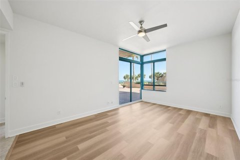 Condo in Clearwater, Florida, 3 bedrooms  № 2218951 - photo 13