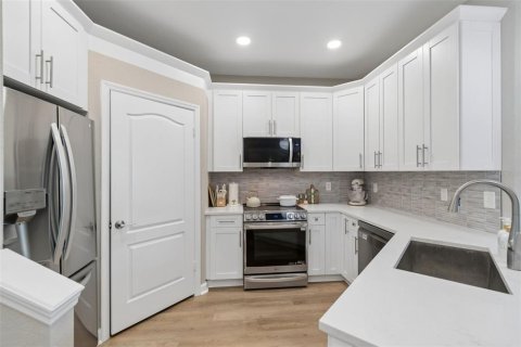 Condo in Tampa, Florida, 3 bedrooms № 2201326 - photo 12