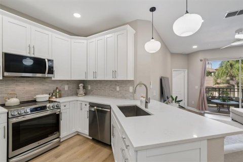 Condo in Tampa, Florida, 3 bedrooms № 2201326 - photo 9