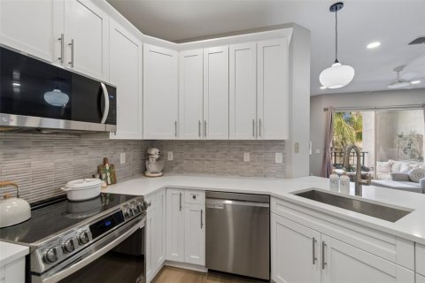 Condo in Tampa, Florida, 3 bedrooms № 2201326 - photo 10