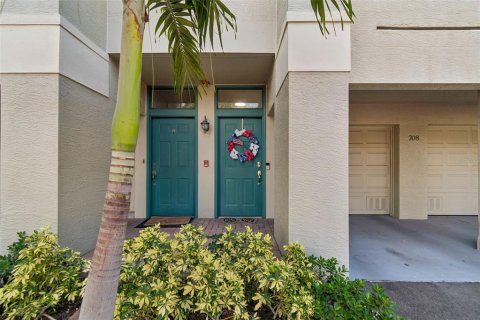 Condo in Tampa, Florida, 3 bedrooms № 2201326 - photo 3