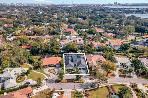 House in Orlando, Florida 4 bedrooms, 376.16 sq.m. № 1377726 - photo 4