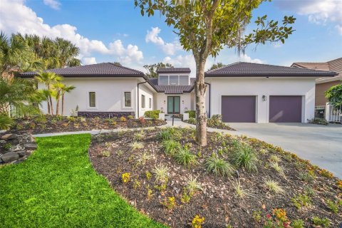 House in Orlando, Florida 4 bedrooms, 376.16 sq.m. № 1377726 - photo 1