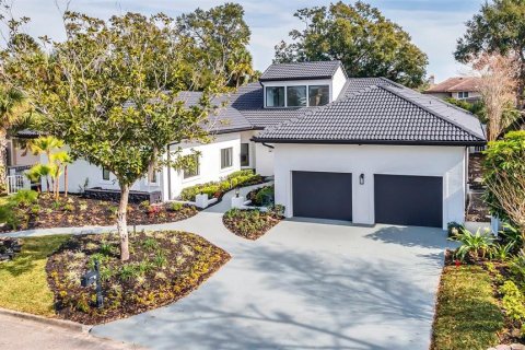 House in Orlando, Florida 4 bedrooms, 376.16 sq.m. № 1377726 - photo 6