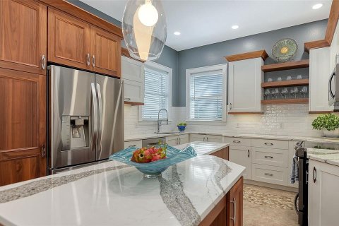 House in Sarasota, Florida 5 bedrooms, 265.05 sq.m. № 2152106 - photo 16
