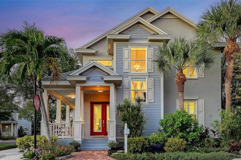 House in Sarasota, Florida 5 bedrooms, 265.05 sq.m. № 2152106