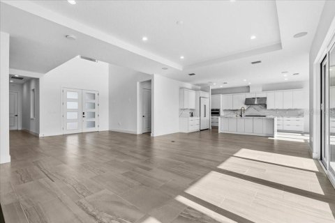 House in Orlando, Florida 4 bedrooms, 417.6 sq.m. № 2152378 - photo 9