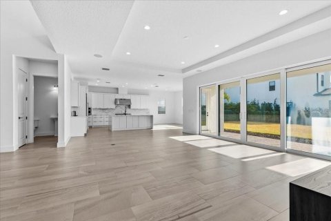 House in Orlando, Florida 4 bedrooms, 417.6 sq.m. № 2152378 - photo 7