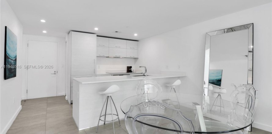 Кондоминиум с 2 спальнями в Майами, Флорида № 2003210