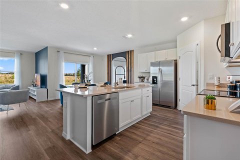House in Davenport, Florida 4 bedrooms, 169.83 sq.m. № 1914381 - photo 8